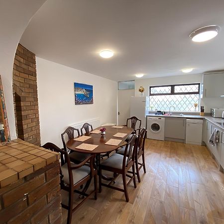 4-Bedroom Home - Perfect For Those Working In Bridgend - By Tailored Accommodation Buitenkant foto