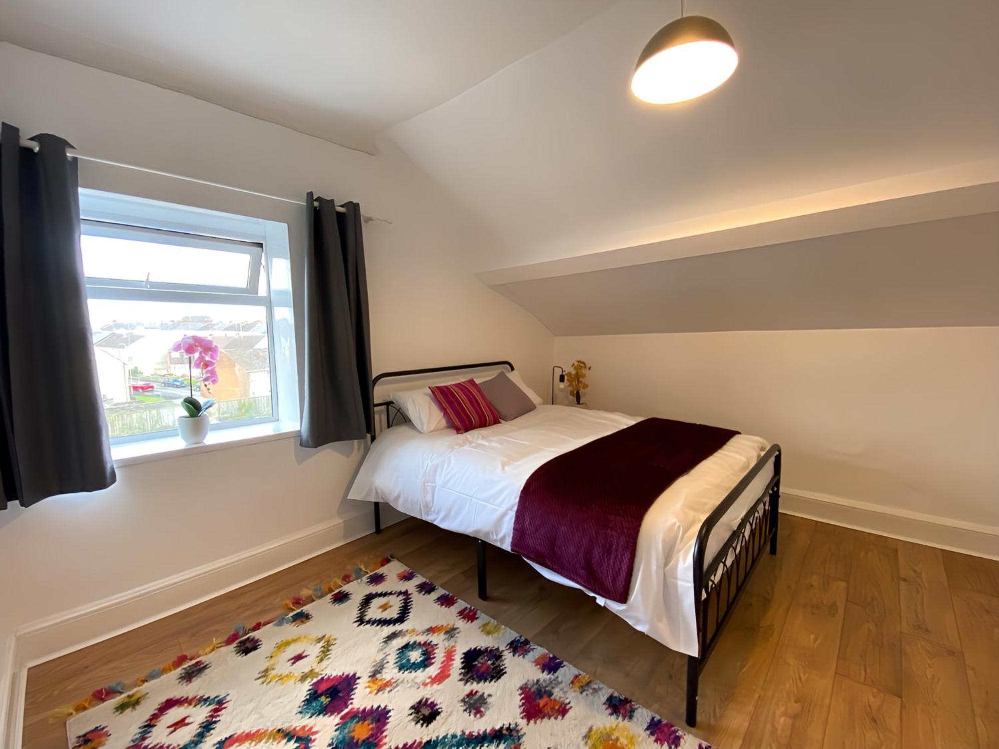 4-Bedroom Home - Perfect For Those Working In Bridgend - By Tailored Accommodation Buitenkant foto
